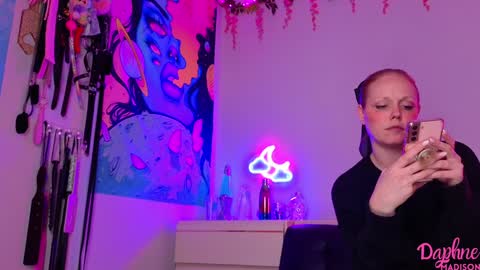 Snapshot of daphnemadison chatting on November 29, 12:02 am Daphne Madison online show from November 29, 12:02 am