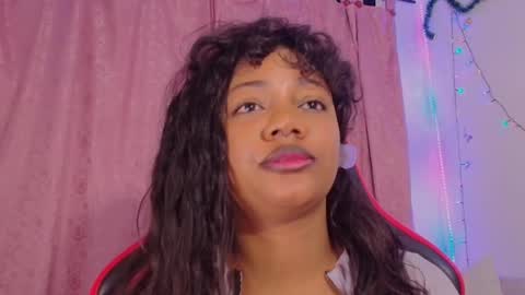 Snapshot of daphnewalker__ chatting on December 19, 10:55 am Daphne online show from December 19, 10:55 am