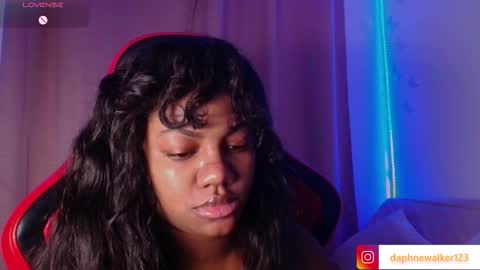 Snapshot of daphnewalker__ chatting on February 17, 12:01 pm Daphne online show from February 17, 12:01 pm
