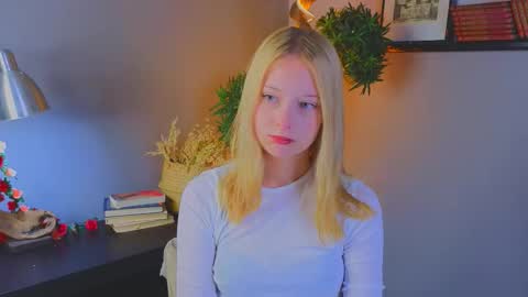 Snapshot of darceyheyd chatting on November 9, 3:05 am Kami online show from November 9, 3:05 am