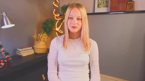 Snapshot of darceyheyd chatting on November 12, 3:29 am Kami online show from November 12, 3:29 am