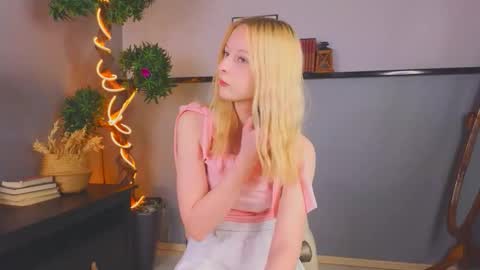 Snapshot of darceyheyd chatting on November 30, 2:37 am Kami online show from November 30, 2:37 am