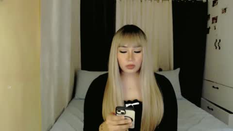 Snapshot of darcy_world chatting on December 1, 5:13 pm DARCY online show from December 1, 5:13 pm