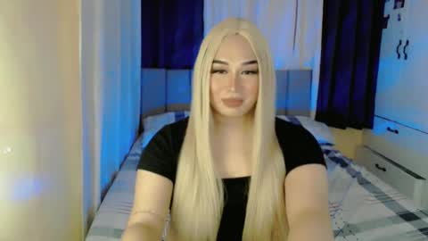 Snapshot of darcy_world chatting on December 7, 5:20 pm DARCY online show from December 7, 5:20 pm