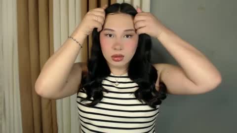 Snapshot of darcy_world chatting on February 10, 12:41 am DARCY online show from February 10, 12:41 am