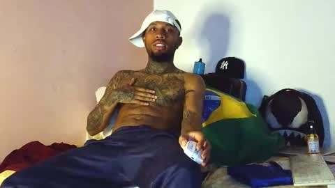 Snapshot of darent2210 chatting on February 21, 6:25 am breiner online show from February 21, 6:25 am