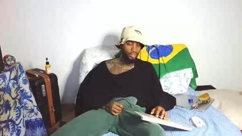 Snapshot of darent2210 chatting on March 5, 8:32 am breiner online show from March 5, 8:32 am