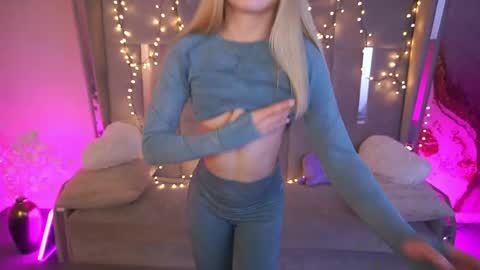 dariadelly online show from May 18, 1:50 pm