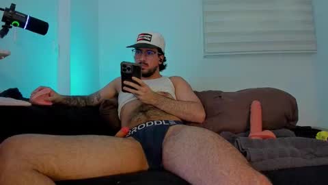 Snapshot of darioftm chatting on March 30, 11:17 pm DarioFTM online show from March 30, 11:17 pm