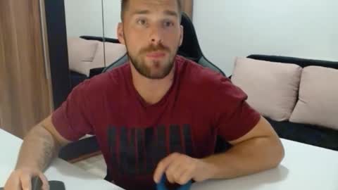 darius_94 online show from September 14, 5:45 pm