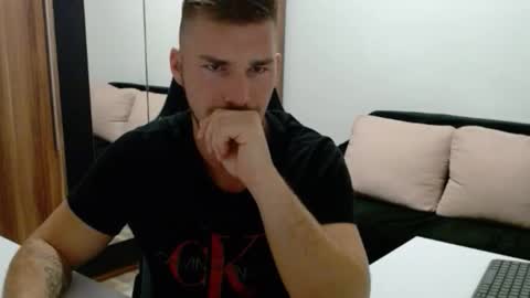 darius_94 online show from October 1, 4:29 am