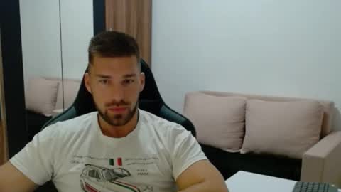 darius_94 online show from November 12, 4:57 am