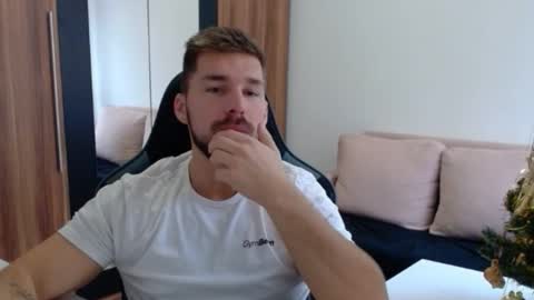 darius_94 online show from November 30, 7:56 am