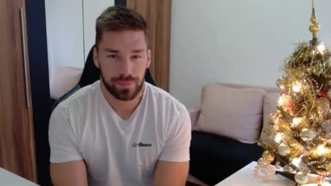 darius_94 online show from December 1, 7:24 am