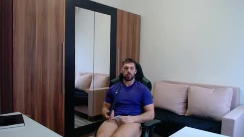 darius_94 online show from March 18, 5:32 am