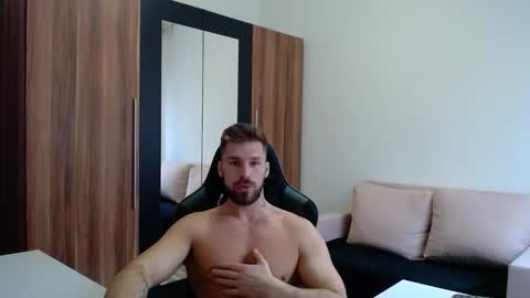darius_94 online show from March 27, 10:37 am