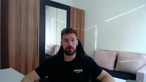 darius_94 online show from April 12, 5:23 am