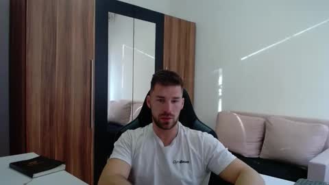 darius_94 online show from April 19, 5:29 am