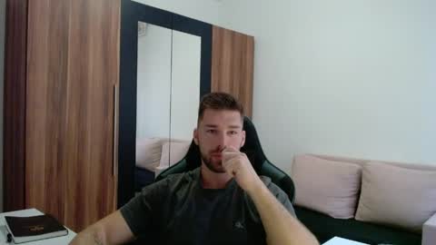 darius_94 online show from April 21, 4:41 am