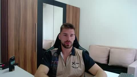 darius_94 online show from June 27, 4:06 am