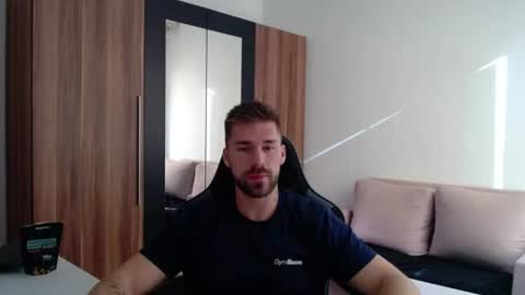 darius_94 online show from July 4, 5:24 am