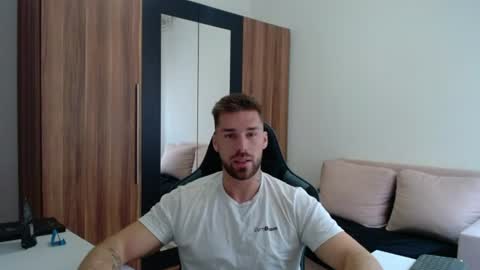 darius_94 online show from July 24, 7:28 am