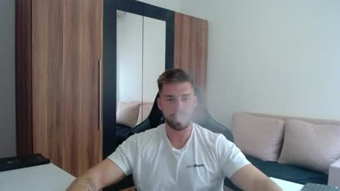 darius_94 online show from July 27, 1:29 pm