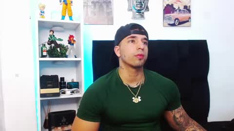 Darius Phoenix  online show from December 13, 3:54 pm