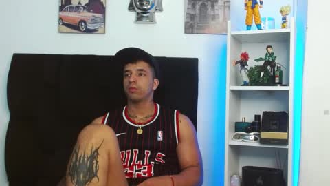 Darius Phoenix  online show from December 24, 1:50 pm