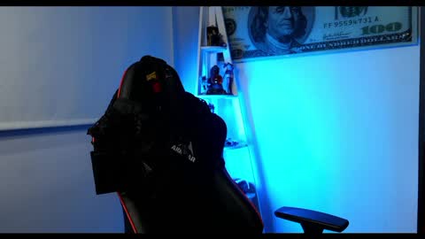 Darius Phoenix  online show from February 10, 9:25 am