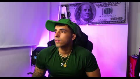 Darius Phoenix  online show from February 12, 7:55 am