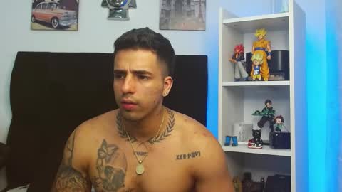 Darius Phoenix  online show from February 28, 9:25 am