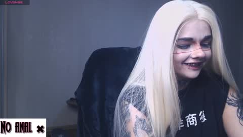 Snapshot of dark__elf chatting on December 10, 10:16 pm Anessa  online show from December 10, 10:16 pm