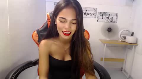 Snapshot of dark_angel143 chatting on March 4, 7:30 am dark_angel143 online show from March 4, 7:30 am