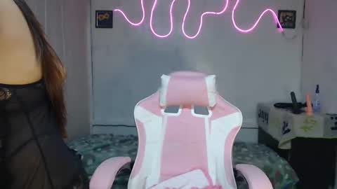 Snapshot of dark_angel143 chatting on September 30, 11:04 am dark_angel143 online show from September 30, 11:04 am