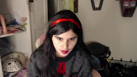 Snapshot of dark_angel_66 chatting on December 5, 5:48 am Moony online show from December 5, 5:48 am