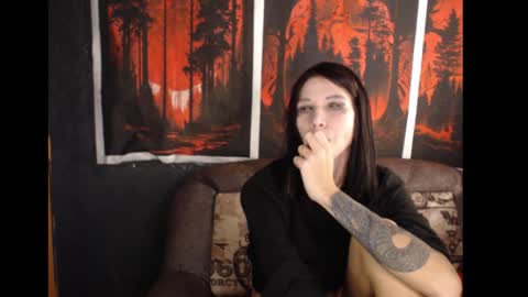 dark_briilliant online show from December 3, 3:43 pm