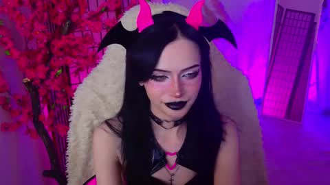 Snapshot of dark_diva chatting on February 21, 9:05 pm Diva online show from February 21, 9:05 pm