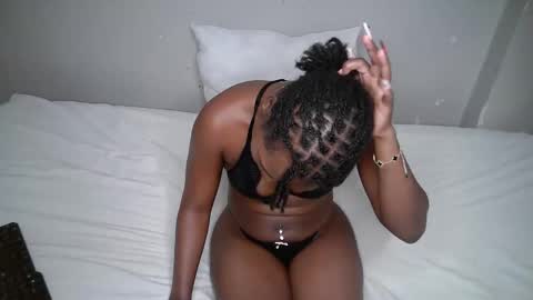 Snapshot of dark_lovly chatting on November 10, 8:41 pm dark_lovly online show from November 10, 8:41 pm