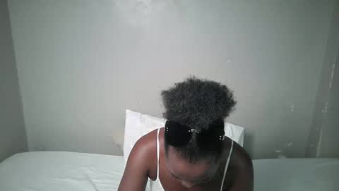 dark_lovly online show from February 21, 8:04 am