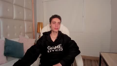 Snapshot of dark_sun333 chatting on October 2, 9:44 pm dark_sun333 online show from October 2, 9:44 pm