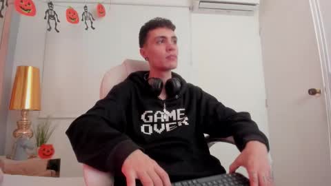 Snapshot of dark_sun333 chatting on October 28, 10:12 pm dark_sun333 online show from October 28, 10:12 pm