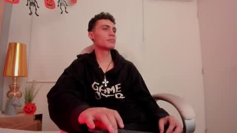 Snapshot of dark_sun333 chatting on October 30, 2:35 am dark_sun333 online show from October 30, 2:35 am