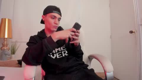 Snapshot of dark_sun333 chatting on November 1, 9:39 pm dark_sun333 online show from November 1, 9:39 pm