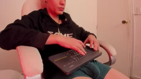 Snapshot of dark_sun333 chatting on November 2, 9:06 pm dark_sun333 online show from November 2, 9:06 pm