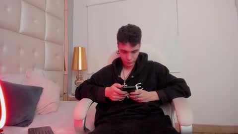 Snapshot of dark_sun333 chatting on November 8, 12:00 am dark_sun333 online show from November 8, 12:00 am