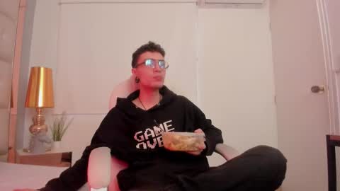 Snapshot of dark_sun333 chatting on November 9, 8:51 pm dark_sun333 online show from November 9, 8:51 pm