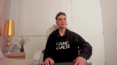 Snapshot of dark_sun333 chatting on December 3, 10:41 pm dark_sun333 online show from December 3, 10:41 pm