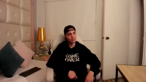 Snapshot of dark_sun333 chatting on December 14, 3:01 am dark_sun333 online show from December 14, 3:01 am