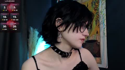 Snapshot of dark_vamp_ chatting on December 5, 9:39 pm Vamp  online show from December 5, 9:39 pm